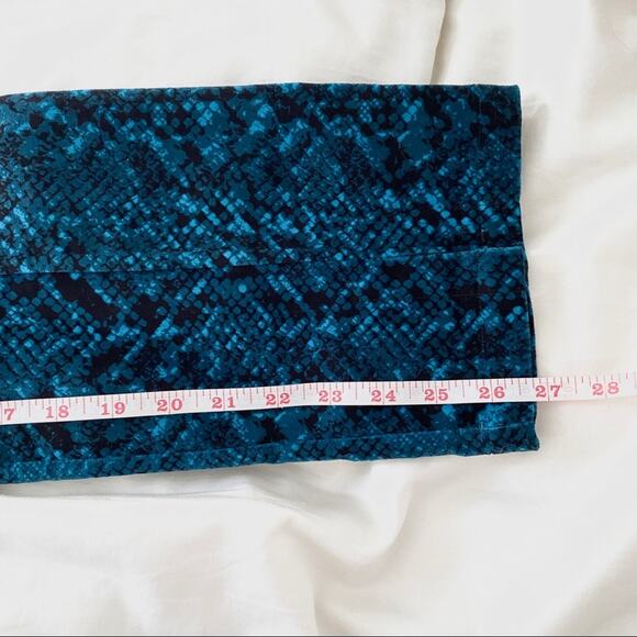 Misa Los Angeles New Blue Snake Animal Straight Velvet Pants Metallic Size 0 XS - Picture 9 of 10